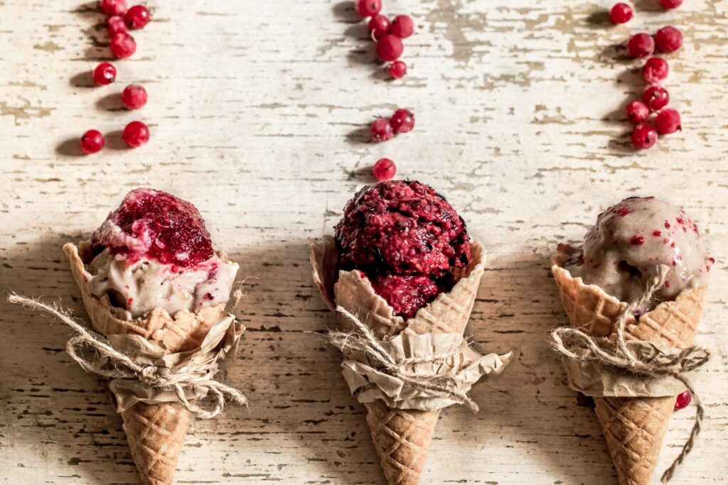 ice-cream-waffle-cone-with-berries-wooden-background (1)